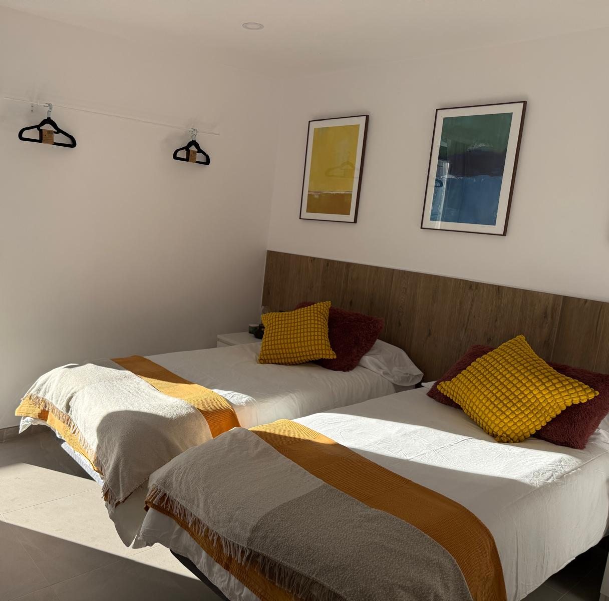 Second bedroom with twin beds